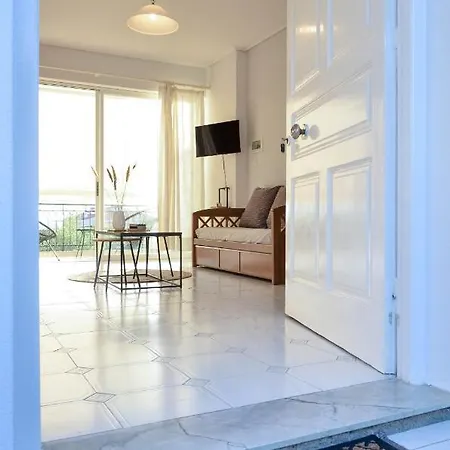 Minimal Sea House Daire