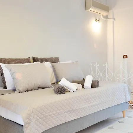 Minimal Sea House Avía